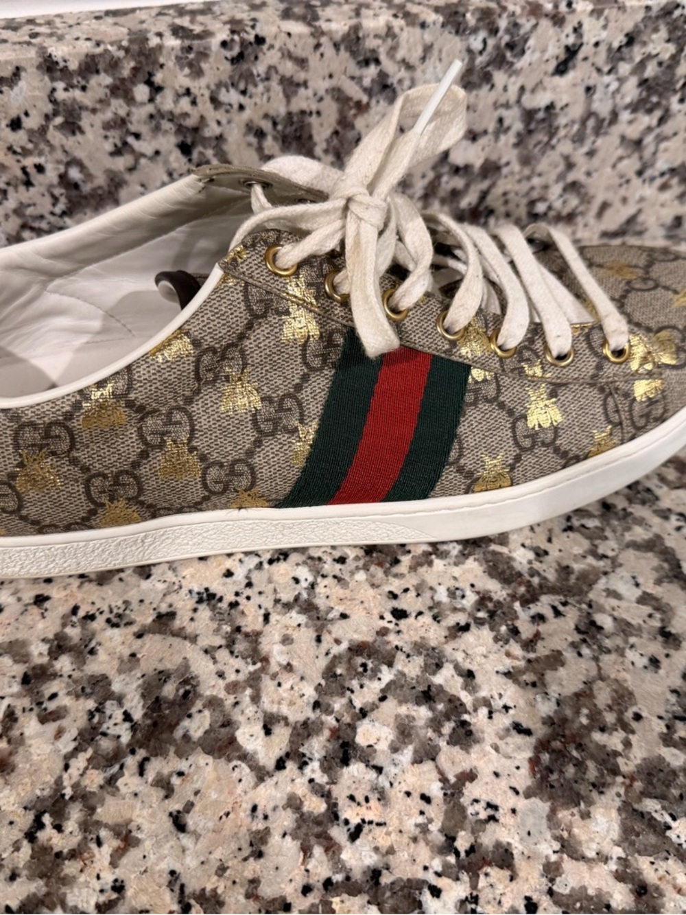 Gucci GG Supreme Bee Low-Top Sneaker in Beige with Red & Green Stripe - Picture 9 of 9